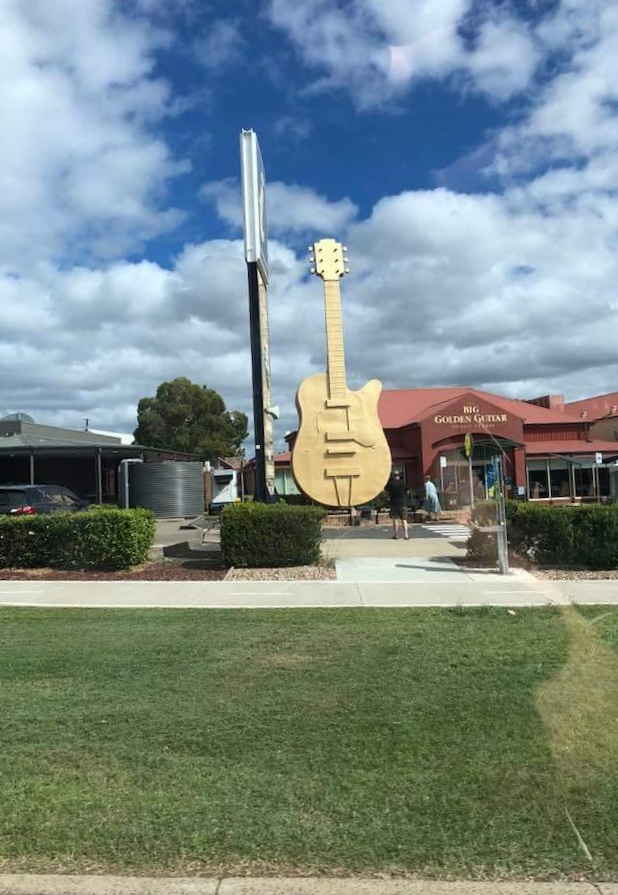 Tamworth, NSW, home of the (big) Golden Guitar MLTSHP