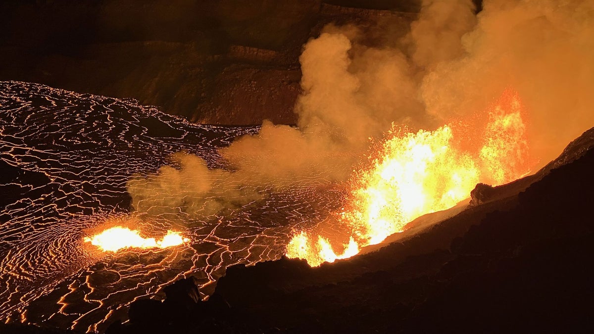 The Kīlauea volcano erupting at the summit caldera on Hawai'i's Big ...